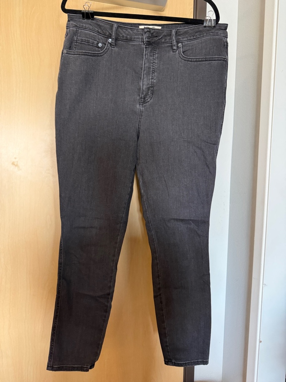 Free People Skinny Jeans in Charcoal Gray